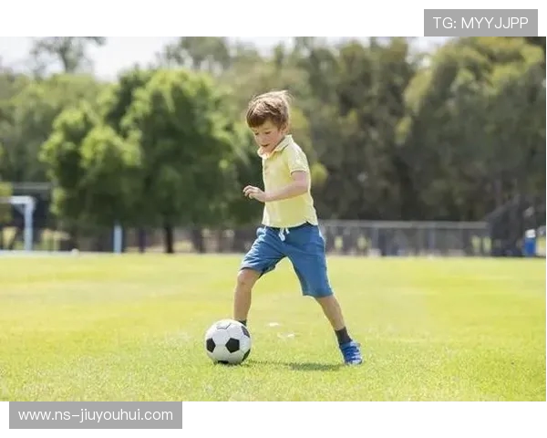全方位为6至8岁儿童精心挑选舒适安全耐用的小学生足球鞋推荐指南 全方位为6至8岁儿童精心挑选舒适安全耐用的小学生足球鞋推荐指南